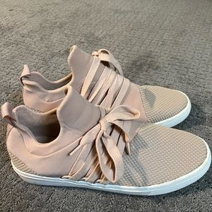 Womens Steve Madden Lancer casual shoe